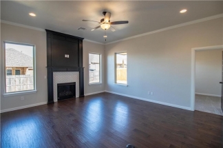 Edmond's Finest: Stylish 3-Bed, 2-Bath Retreat with Modern Amenities and Upscale Living!