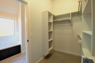 Edmond's Finest: Stylish 3-Bed, 2-Bath Retreat with Modern Amenities and Upscale Living!