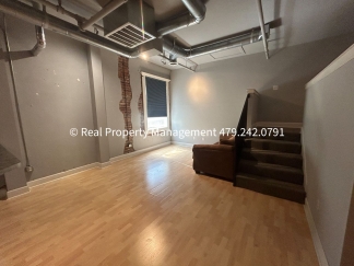 $950 MOVE-IN SPECIAL (does not include application or pet fee) STUDIO APARTMENT in downtown