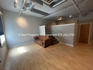 $950 MOVE-IN SPECIAL (does not include application or pet fee) STUDIO APARTMENT in downtown