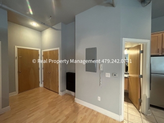 $950 MOVE-IN SPECIAL (does not include application or pet fee) STUDIO APARTMENT in downtown