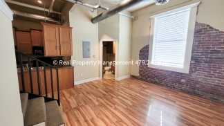 $950 MOVE-IN SPECIAL (does not include application or pet fee) - DOWNTOWN STUDIO APARTMENT