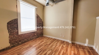 $950 MOVE-IN SPECIAL (does not include application or pet fee) - DOWNTOWN STUDIO APARTMENT