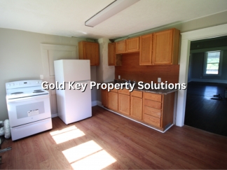 Spacious 2 BR 2 BA Townhouse Across from Park NO SECTION 8