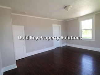 Spacious 2 BR 2 BA Townhouse Across from Park NO SECTION 8