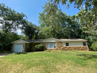 Mid Century Modern 3 Bed House- Walking Distance to University of Arkansas Campus!