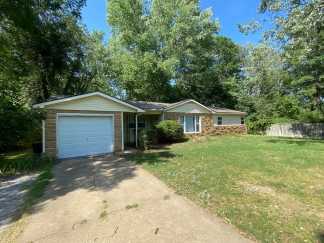 Mid Century Modern 3 Bed House- Walking Distance to University of Arkansas Campus!