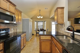 Gorgeous Home in Heritage Oaks with All Appliances Included!!