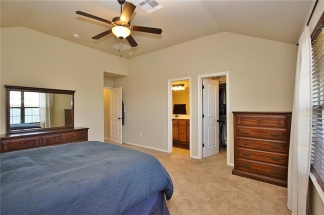 Gorgeous Home in Heritage Oaks with All Appliances Included!!