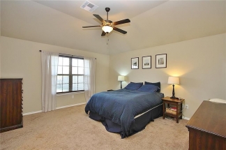 Gorgeous Home in Heritage Oaks with All Appliances Included!!