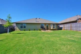 Gorgeous Home in Heritage Oaks with All Appliances Included!!