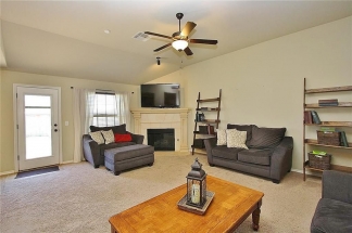 Gorgeous Home in Heritage Oaks with All Appliances Included!!