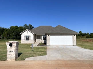 $500 OFF FIRST FULL MONTHS RENT! Welcome to this beautiful 3-bedroom, 2-bathroom home located in the desirable neighborhood of Edmond, OK.