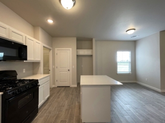 $500 OFF FIRST FULL MONTHS RENT! Welcome to this beautiful 3-bedroom, 2-bathroom home located in the desirable neighborhood of Edmond, OK.