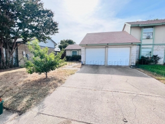 Charming 2 bedroom 1-bathroom Duplex unit features a prime location