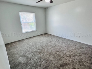 Charming 2 bedroom 1-bathroom Duplex unit features a prime location