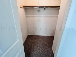 Charming 2 bedroom 1-bathroom Duplex unit features a prime location