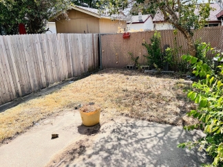 Charming 2 bedroom 1-bathroom Duplex unit features a prime location