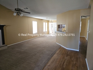 Cozy 3 Bed/2 Bath Home in Barling