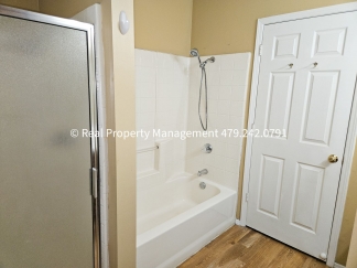 Cozy 3 Bed/2 Bath Home in Barling