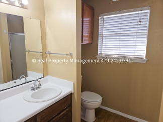 Cozy 3 Bed/2 Bath Home in Barling