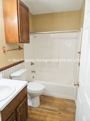 Cozy 3 Bed/2 Bath Home in Barling