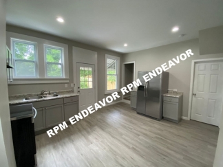 3Bed/1Bath Single Family Home !! In Lemay!!!
