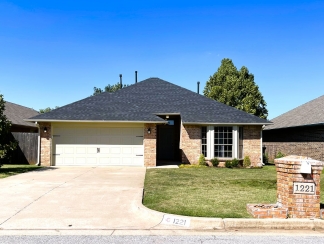 Available and Showing Now! 18-Month Lease Offer!!  Spacious Two-Bedroom House in Edmond!