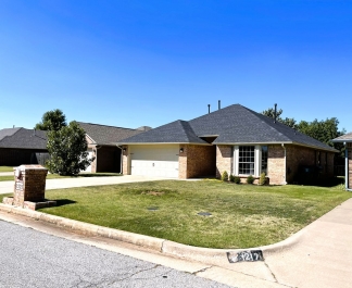 Available and Showing Now! 18-Month Lease Offer!!  Spacious Two-Bedroom House in Edmond!