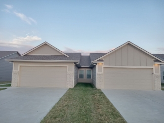 Gorgeous Duplex - Close to McConnell Air Force Base