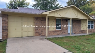 RENT READY! - Very Cute 3 Bedroom 2 Bathroom Home