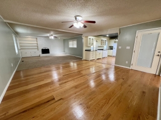 3 Bedroom Home in Greenwood!