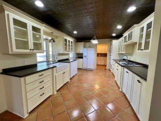 3 Bedroom Home in Greenwood!