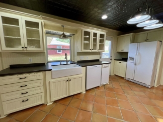 3 Bedroom Home in Greenwood!