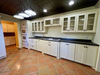 3 Bedroom Home in Greenwood!