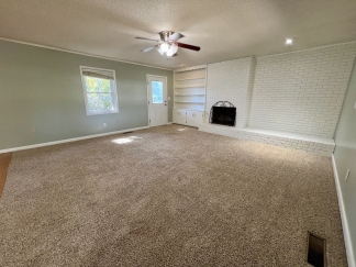 3 Bedroom Home in Greenwood!