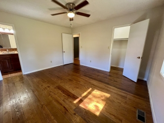 3 Bedroom Home in Greenwood!