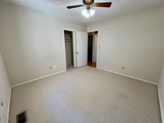 3 Bedroom Home in Greenwood!