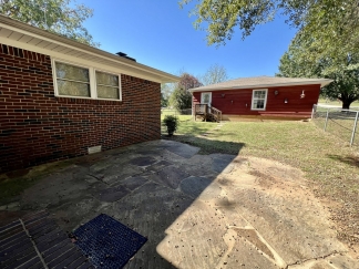 3 Bedroom Home in Greenwood!