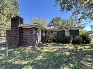 3 Bedroom Home in Greenwood!