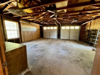 3 Bedroom Home in Greenwood!