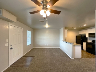 Charming 2 Bed 1 Bath Apartment: Your Perfect Retreat in the Heart of the City!