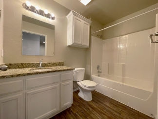 Charming 2 Bed 1 Bath Apartment: Your Perfect Retreat in the Heart of the City! $500 OFF FIRST FULL MONTHS RENT!-AVAILABLE NOW!