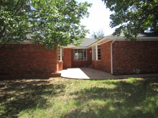 Welcome to this spacious 3 bedroom home located in the desirable NW area of Oklahoma City!