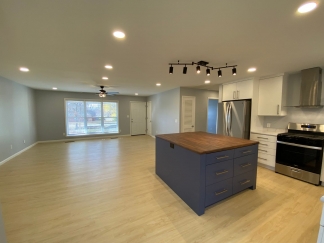 3 Bedroom House! On Bus Route- Walking Distance UofA Campus l!