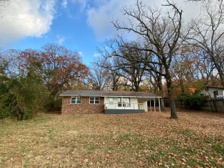 3 Bedroom House! On Bus Route- Walking Distance UofA Campus l!