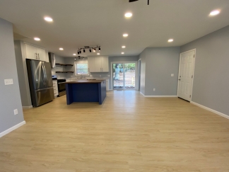 3 Bedroom House! On Bus Route- Walking Distance UofA Campus l!
