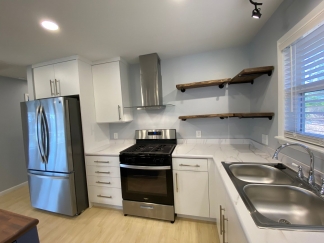 3 Bedroom House! On Bus Route- Walking Distance UofA Campus l!