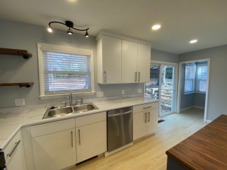 3 Bedroom House! On Bus Route- Walking Distance UofA Campus l!