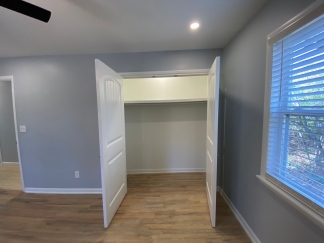 3 Bedroom House! On Bus Route- Walking Distance UofA Campus l!